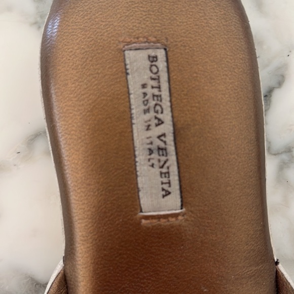 Bottega Veneta, made in Italy, women’s house slippers with embroidered toe - Picture 4 of 5